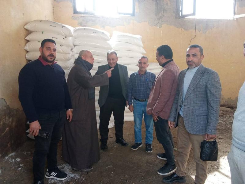 وكيل زراعة البحيرة يقوم بالمرور على جمعية محلة كيل بمركز أبو حمص لمتابعة توزيع الأسمدة