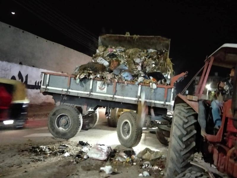 متابعة أعمال النظافة بالفترة المسائية بشوارع حوش عيسى