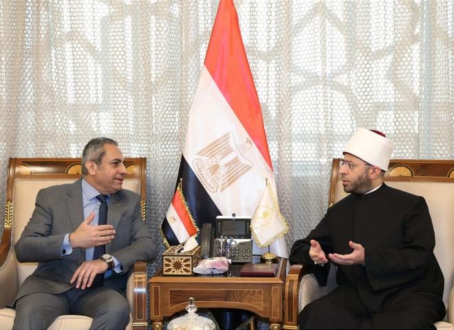 استعدادًا لاستقبال الشهر الفضيل: وزير الأوقاف يلتقي رئيس شركة العاصمة الجديدة