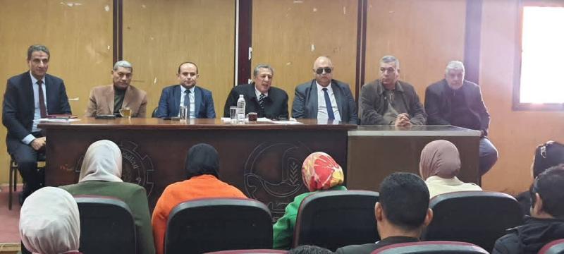 وكيل تعليم البحيرة خلال لقائة الدورى اليوم بمديري مدارس ”المبادرة الرئاسية” ١٠٠٠مدير مدرسة  المرحلة الاولى والثانية