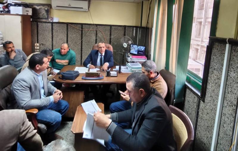 رئيس مدينة دمنهور يشدد على سرعة إنهاء ملفات التصالح خلال اجتماع موسع بالمركز التكنولوجي