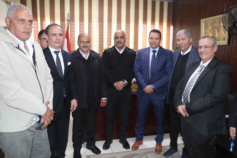 رئيس جهاز مدينة السادات يزور قسم الشرطة لتقديم التهنئة بمناسبة عيد الشرطة