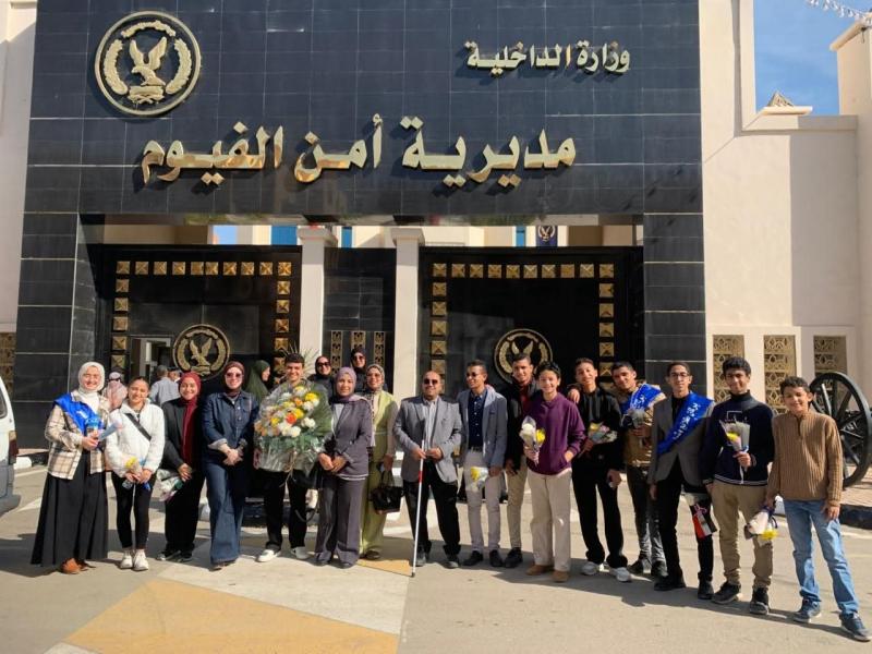 أعضاء برلمان الطلائع والشباب ومحاكاة الشيوخ يشاركون في تهنئة رجال الشرطة بالمحافظات