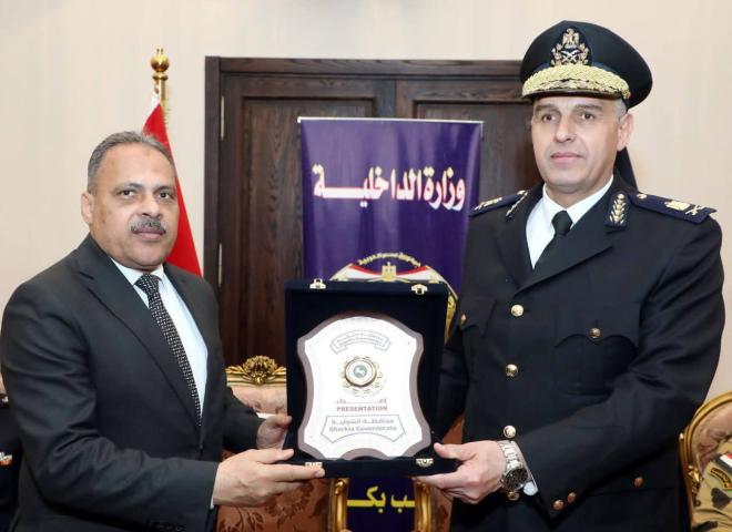 محافظ الشرقية يزور نادى الشرطة  و يُهنئ رجال الأمن بالمحافظة بعيد الشرطةالـ ٧٤