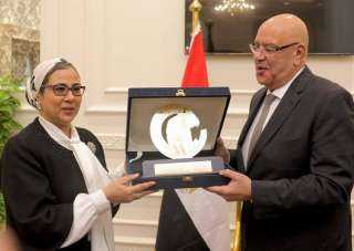 المستشارة أمل عمار رئيسة المجلس القومى للمرأة قامت بتقديم التهنئة إلى المستشار هشام بدوي بمناسبة تولي سيادته رئاسة مجلس النواب