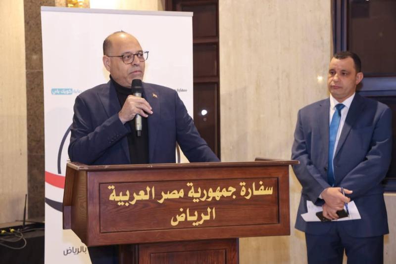 قبل مشاركته في المؤتمر الدولي لسوق العمل بالرياض…  وزير العمل يعقد لقاءً موسعًا مع ممثلي الموارد البشرية بالشركات السعودية والجالية المصرية