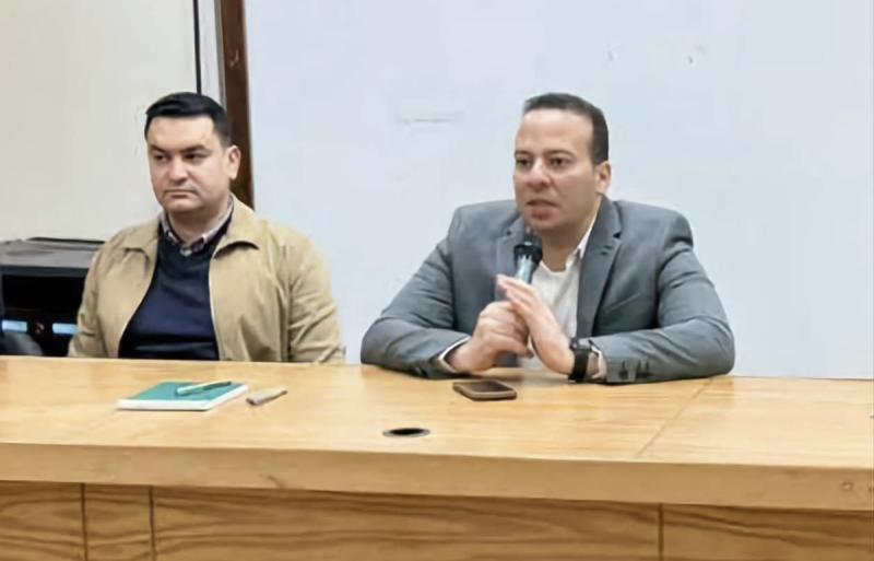 وكيل الوزارة يترأس اجتماعًا بمسئولي الصفحات الإعلامية ، و الشكاوي بالإدارات الصحية والمستشفيات التابعة الي المديرية