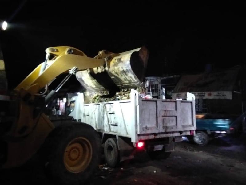 متابعة أعمال النظافة بالفترة المسائية بشوارع حوش عيسى