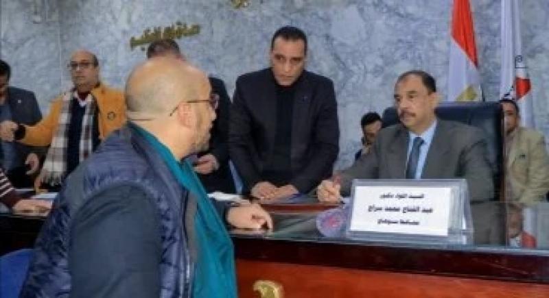 محافظ سوهاج يلبى احتياجات وطلبات المواطنين فى اللقاء الجماهيرى