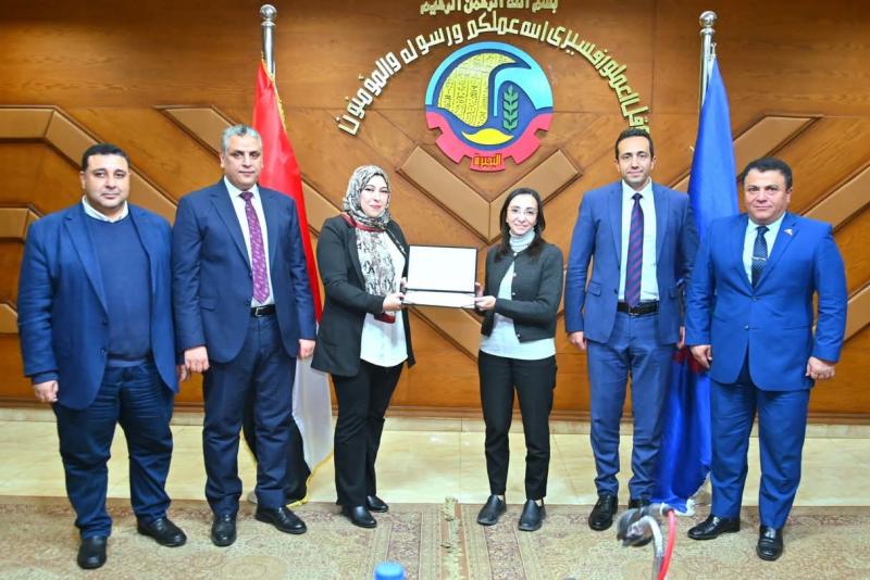 محافظ البحيرة تكريم المهندسة/ نسمة الحصاوي - الحاصلة على المركز الأول في التميز الحكومي على مستوى الجمهورية