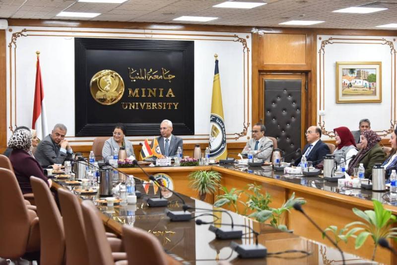 نائب وزير الصحة في المنيا: جهود مكثفة لتحسين المؤشرات السكانية وتعزيز الشراكة مع المحافظة والجامعة