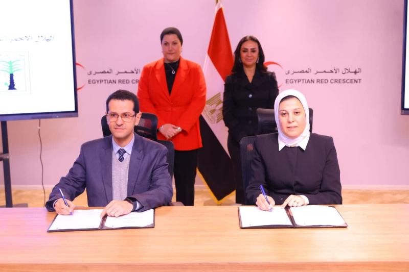 وزيرة التضامن الاجتماعي تشهد توقيع الهلال الأحمر المصري ستة بروتوكولات لتعزيز الشراكة المؤسسية