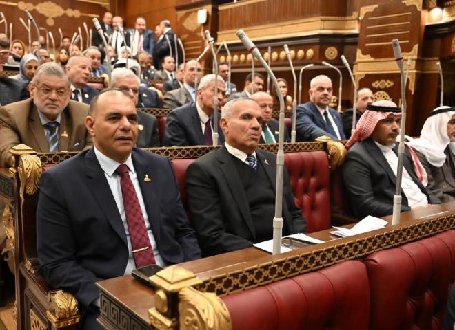 مجلس الشيوخ يفتح ملف تنظيم استخدام الأطفال للموبايل وحمايتهم من مخاطر السوشيال ميديا