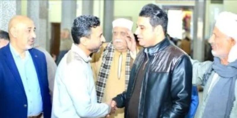 نائب محافظ سوهاج يستمع لشكاوى المواطنين بعد صلاة الجمعة