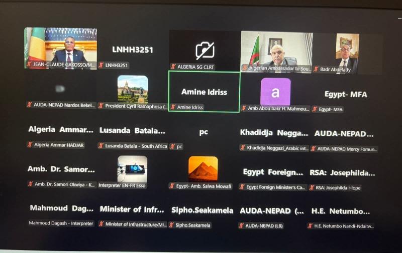 وزير الخارجية يشارك في الاجتماع الافتراضي للمبادرة الرئاسية لرواد البنية التحتية ويؤكد الدور المصري في دعم مشروعات الربط الإقليمي والتنمية القارية