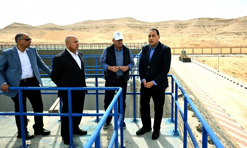 ضمن المبادرة الرئاسية ”حياة كريمة” بمحافظة المنيا:  رئيس الوزراء يتفقد محطة معالجة الصرف الصحي الثلاثية ”بني حسن الشروق”