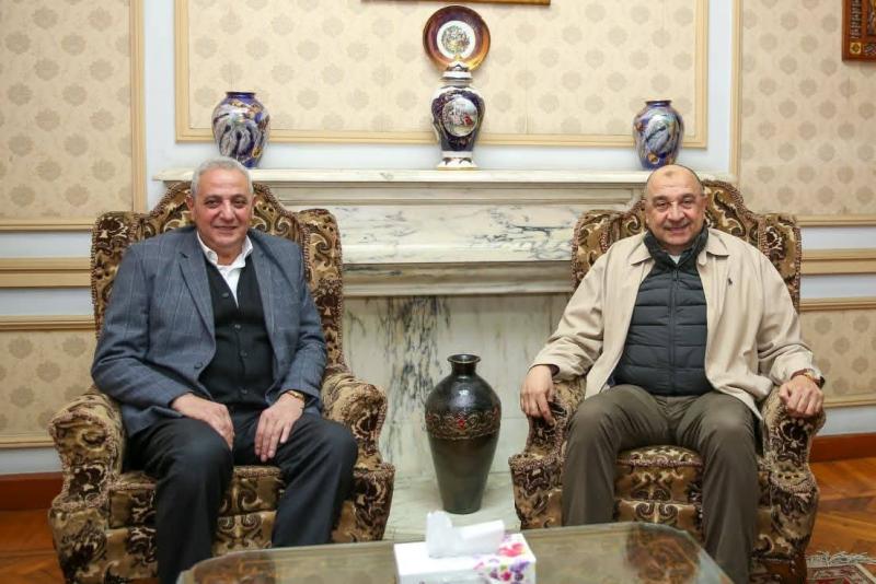 وزير قطاع الأعمال العام يستهل زيارته لشركة مصر للغزل والنسيج بالمحلة الكبرى بلقاء محافظ الغربية