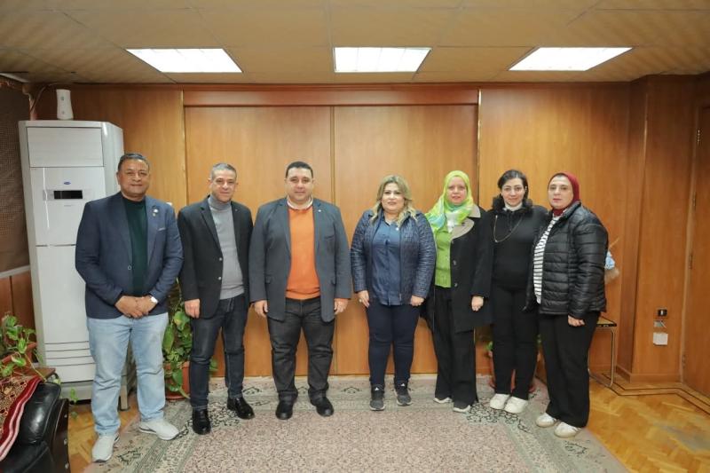 رئيس مياه الشرب بالبحيرة يستقبل وفد نادي روتاري سموحة ويوجّه بتنفيذ زيارة ميدانية لدعم الأسر الأولى بالرعاية