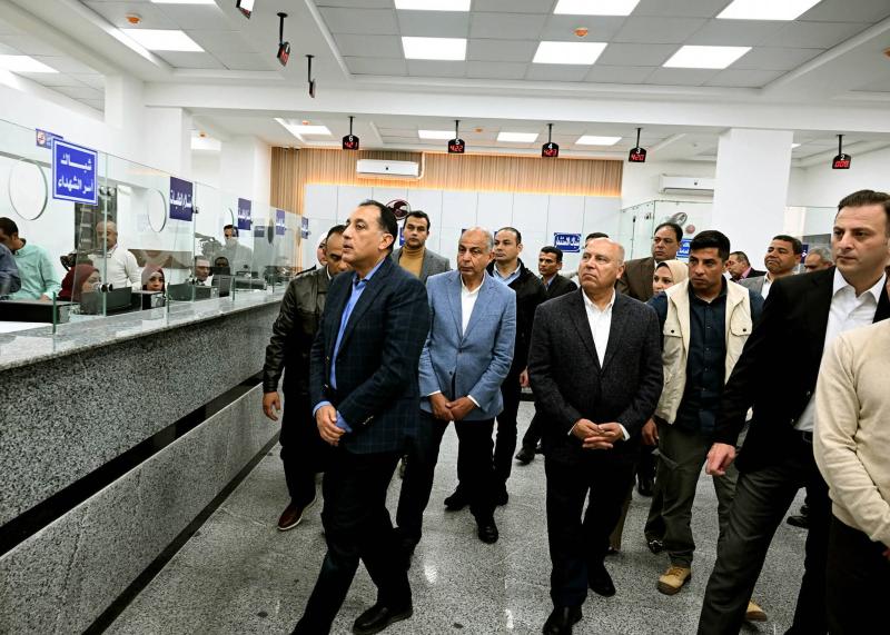 في أثناء جولته بمحافظة المنيا اليوم:  رئيس الوزراء يفتتح المركز التكنولوجي لخدمة المواطنين بمدينة المنيا