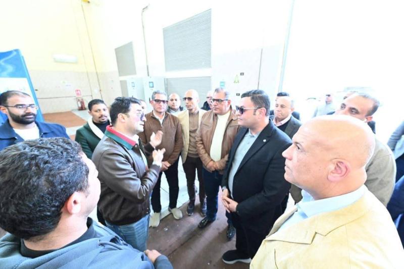 عقب جولته بمشروعات مدينة ٦ أكتوبر:  ▪︎وزير الإسكان يتفقد مشروع رفع كفاءة محطة تنقية مياه الشرب بمدينة الشيخ زايد