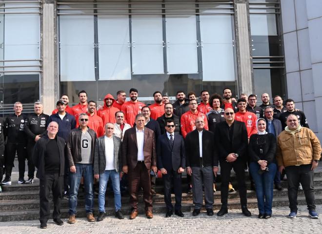 وزير الشباب والرياضة يوجّه الشكر لفخامة الرئيس على دعمه وتهنئته للمنتخب الوطني لكرة اليد
