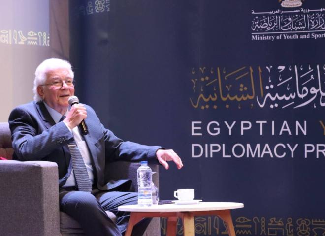 ضمن فعاليات النسخة الرابعة من برنامج الدبلوماسية الشبابية..  الفنان محمود قابيل يناقش دور الفن في تعزيز الانتماء والهوية الوطنية