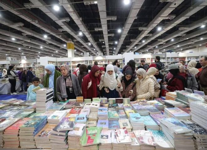 ▪︎5 ملايين زائر لمعرض القاهرة الدولي للكتاب خلال 10 أيام… رقم قياسي جديد في دورته الـ57