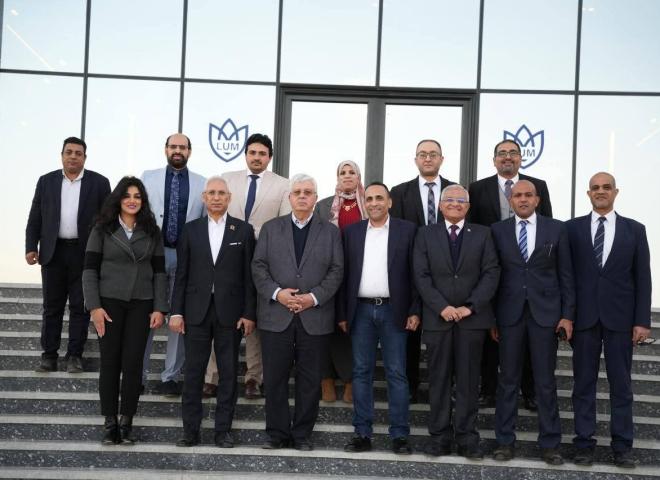 على هامش زيارة رئيس مجلس الوزراء لمحافظة المنيا..  • وزير التعليم العالي يتفقد جامعة اللوتس بالمنيا