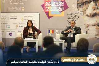 المستشار محمود فوزي في حوار مفتوح مع شباب الجامعات واتحادات طلاب المدارس خلال ندوة تنسيقية شباب الأحزاب والسياسيين بمعرض الكتاب