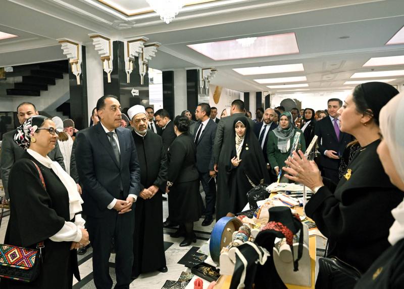 بالإنابة عن فخامة الرئيس وتحت رعايته الكريمة:  رئيس الوزراء يشهد انطلاق فعاليات مؤتمر ”استثمار الخطاب الديني والإعلامي وأثره على حماية وتعزيز حقوق المرأة في دول منظمة التعاون الإسلامي
