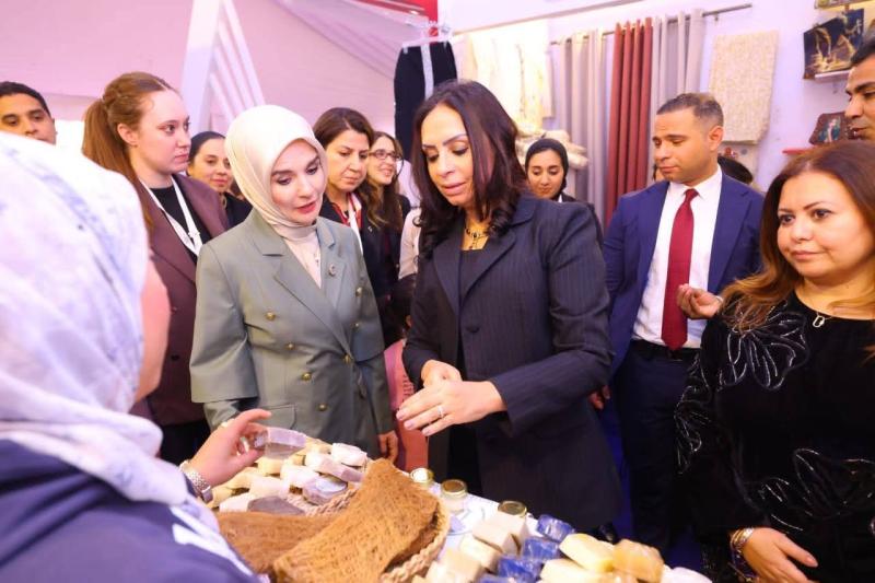 وزيرة التضامن الاجتماعي ووزيرة الأسرة والخدمات الاجتماعية التركية تتفقدان معرض ”ديارنا للحرف اليدوية والتراثية” بمركز ”سيتي ستارز التجاري” بمدينة نصر