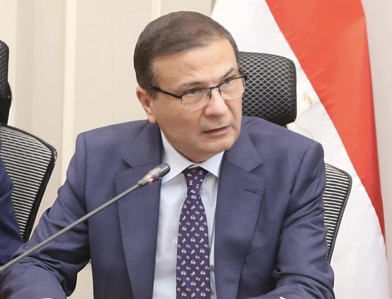 وزيرا التموين والزراعة ورئيس جهاز مستقبل مصر يبحثون مستقبل صناعة السكر