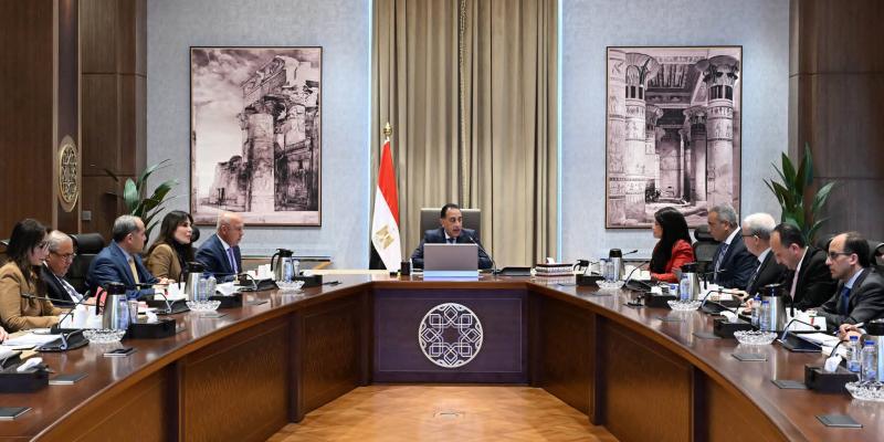 رئيس الوزراء يُتابع إجراءات إعادة هيكلة وتطوير الأداء المالي لعددٍ من الهيئات الاقتصادية التابعة لوزارة النقل