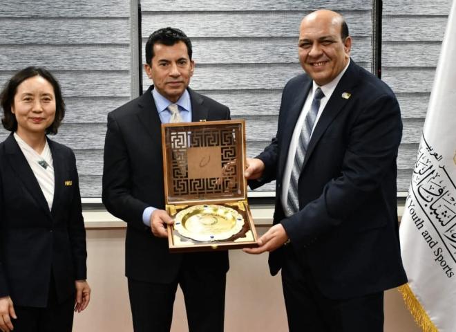 وزير الشباب والرياضة يستقبل سكرتير الاتحاد الدولي للوشو كونغ فو لبحث التعاون المشترك واستضافة بطولات دولية