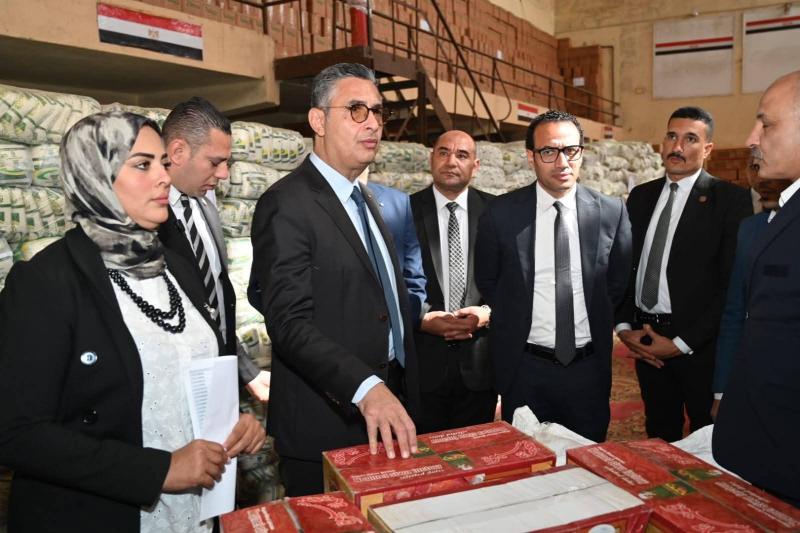 الدكتور شريف فاروق وزير التموين والتجارة الداخلية يجري جولة تفقدية موسعة بمحافظة القاهرة لمتابعة الأنشطة التموينية وتوافر السلع بالأسواق