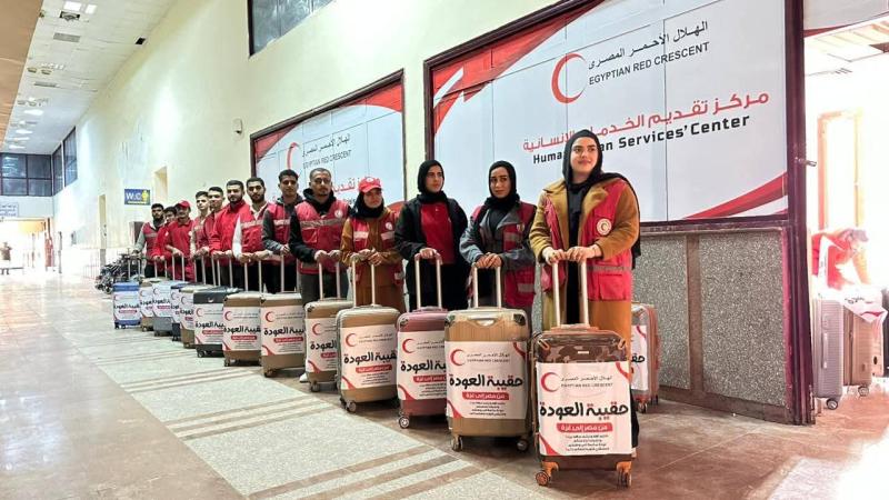 • وزيرة التضامن الاجتماعي تتابع جهود الهلال الأحمر المصري الإنسانية بمعبر رفح بالتزامن مع بدء التشغيل الرسمي للمعبر من الجانب الفلسطيني