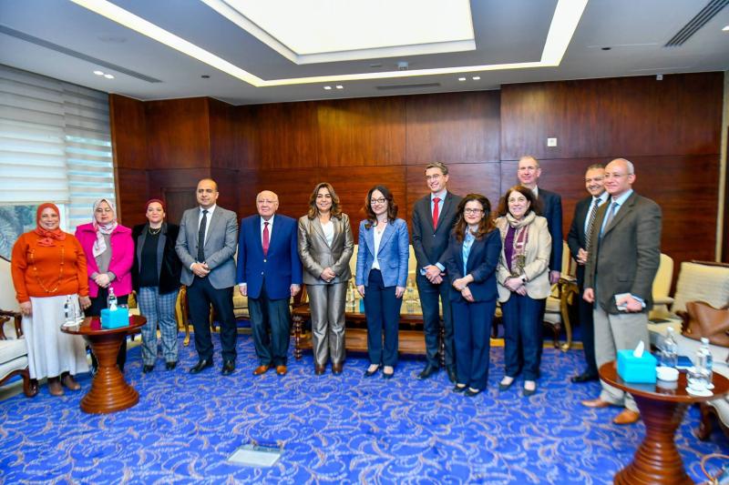 وزيرة التنمية المحلية والقائم بأعمال وزير البيئة تبحث مع بعثة البنك الدولي التعاون في مجالات التحول الأخضر والاقتصاد الأزرق