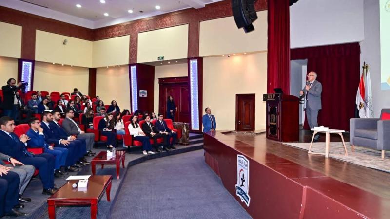 الدكتور سويلم يلقي محاضرة عن مجهودات الدولة المصرية لتحقيق الأمن المائي، والتطوير الكبير الذي تشهده الوزارة حالياً تحت مظلة الجيل الثاني لمنظومة المياه 2.0