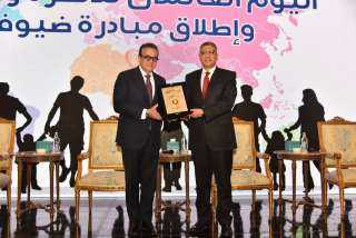 وزير الصحة يدشن فعاليات اليوم العالمي للأسرة والسلام