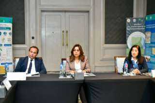 وزيرة التنمية المحلية والقائم بأعمال وزير البيئة تعقد اجتماعاً تنسيقياً مع المراكز البحثية التي تعمل على إعداد دراسات تقييم مخاطر المناخ على القطاعات المختلفة وخطط التكييف القطاعية