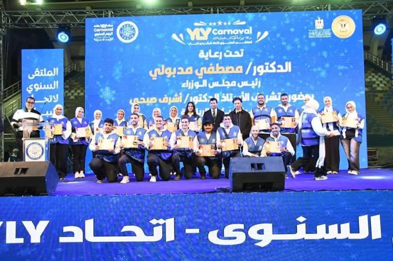 بحضور ٣ آلاف شاب وفتاة…  • وزير الشباب والرياضة يشهد الاحتفالية السنوية لاتحاد YLY «شباب يدير شباب»