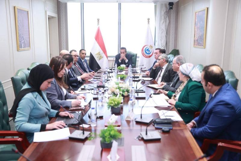وزير الصحة يناقش مع سيمنس هيلثنيرز إنشاء مراكز متخصصة لعلاج الأورام والإشعاع في صعيد مصر