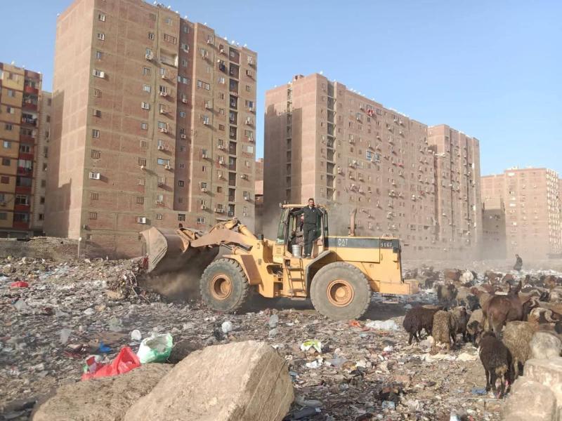 في إطار توجيهاتها بتنفيذ حملات مفاجئة ومستمرة لإزالة بؤر التلوث والاستجابة الفورية لشكاوى المواطنين