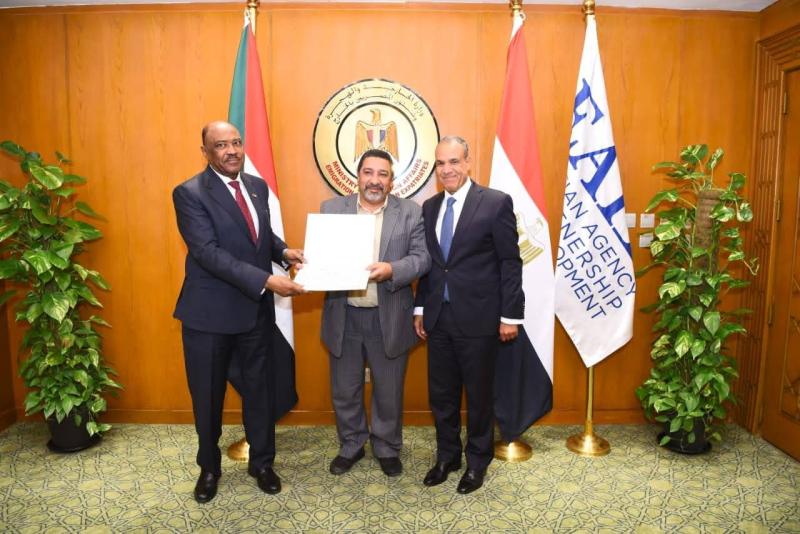 وزير الخارجية ونظيره السوداني يشاركان في احتفالية تكريم الفريق الطبي المصري المشارك في القافلة الطبية إلى السودان