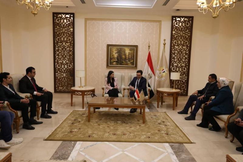 وزير الثقافة يلتقي ممثلة اليونيسف في مصر لبحث إقامة أول معرض كتاب للطفل وإطلاق مبادرة لمواجهة العنف الإلكتروني ومخاطر الألعاب الإلكترونية تنفيذًا لتوجيهات الرئيس عبدالفتاح السيسي