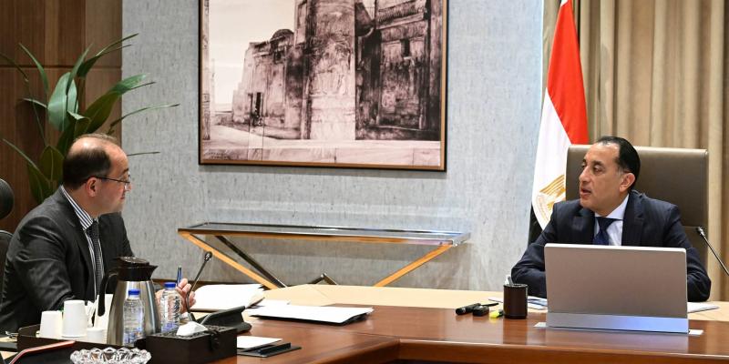 رئيس الوزراء يُتابع مع وزير المالية عدداً من ملفات العمل