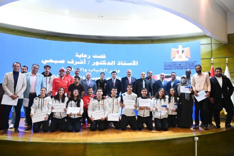 وزير الشباب والرياضة يكرم لاعبي المنتخبات القومية الحاصلين على ميداليات بدورة ألعاب التضامن الإسلامي وبطولات العالم*