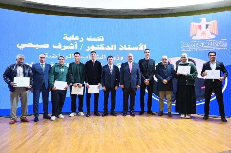 يوم لتكريم الرياضة المصرية.. وزير الشباب والرياضة يكرم اللاعبين المتفوقين علميًا الحاصلين على الحافز الرياضي