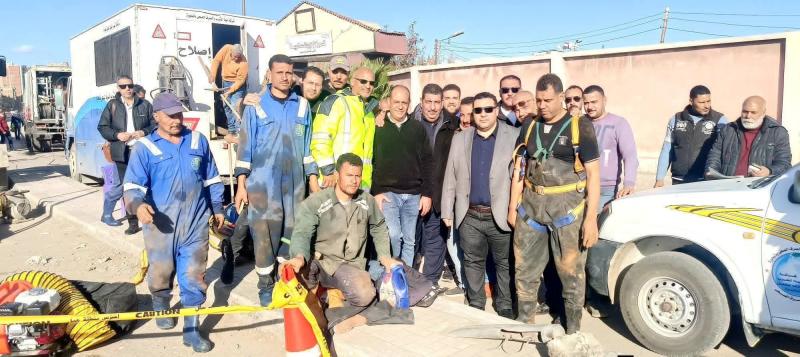 بالتخطيط وروح الفريق الواحد… رئيس مياه البحيرة يقود إصلاح خط 700 مم عند نفق السكة الحديد دون انقطاع المياه