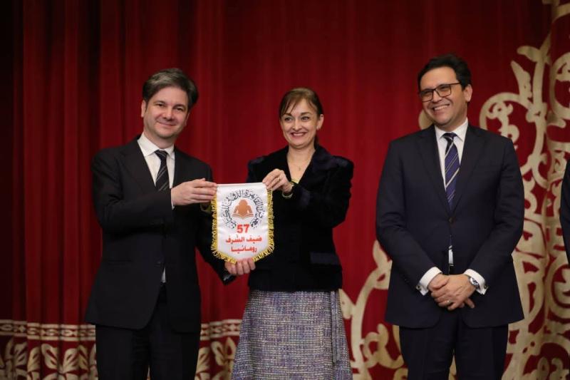 وزير الثقافة يشهد حفل ختام معرض القاهرة الدولي للكتاب 57 وتسليم وتسلم ضيف الشرف ويكرم الروائي التونسي نزار شقرون الفائز بـ”جائزة نجيب محفوظ”